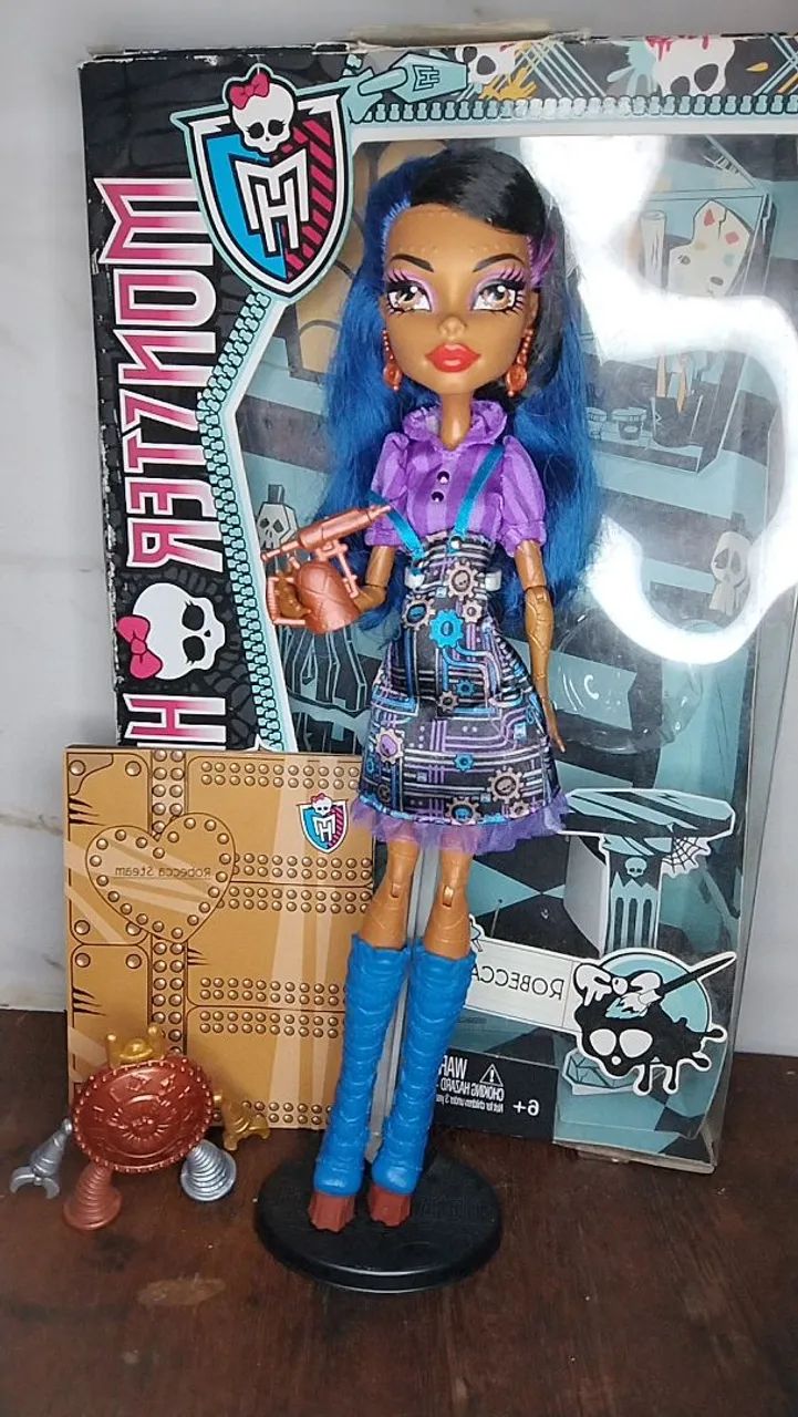 Boneca Monster High Robecca Steam Art Class