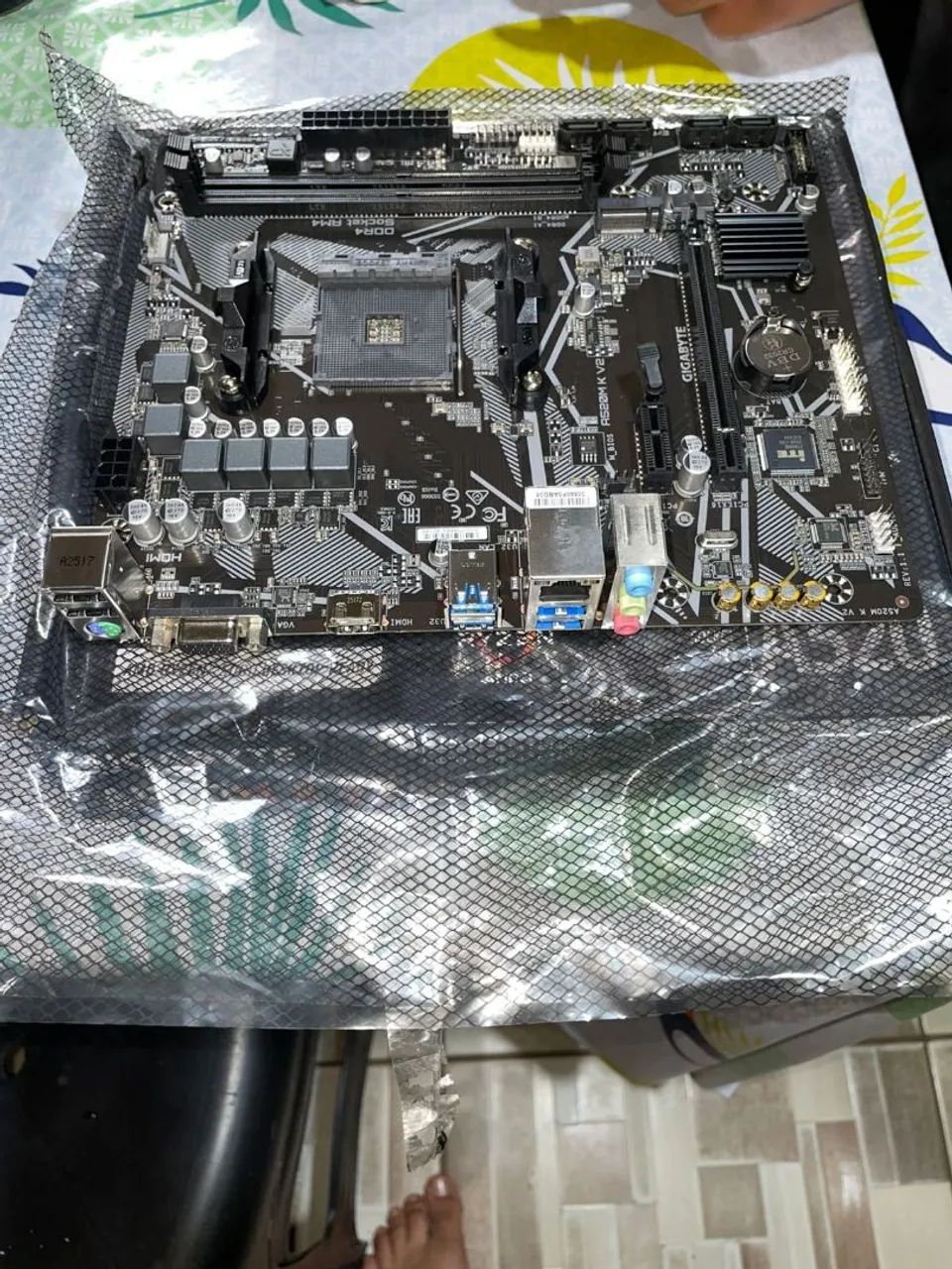 Placa Mãe Gigabyte A520M K V2 (AM4/2xDDR4/HDMI/D-Sub/M.2/USB 3.2) - Foto 5