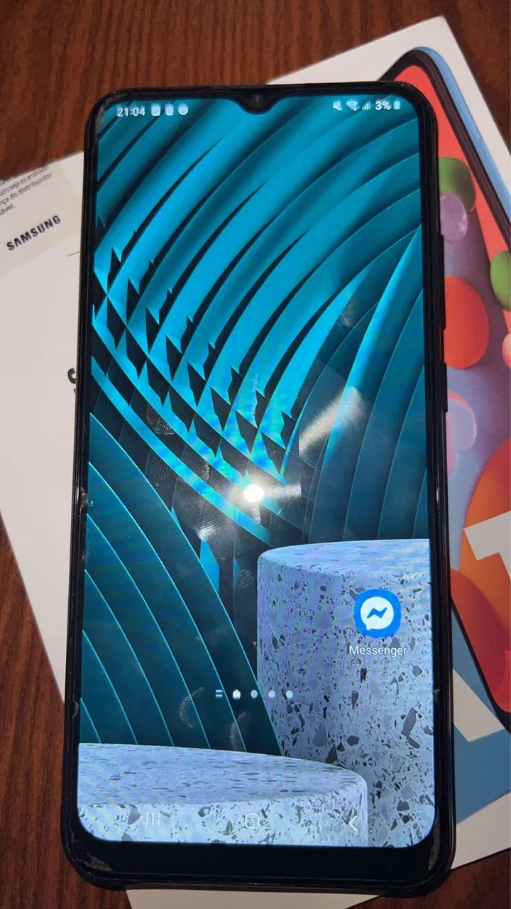 Samsung Galaxy A02 na cor preta.