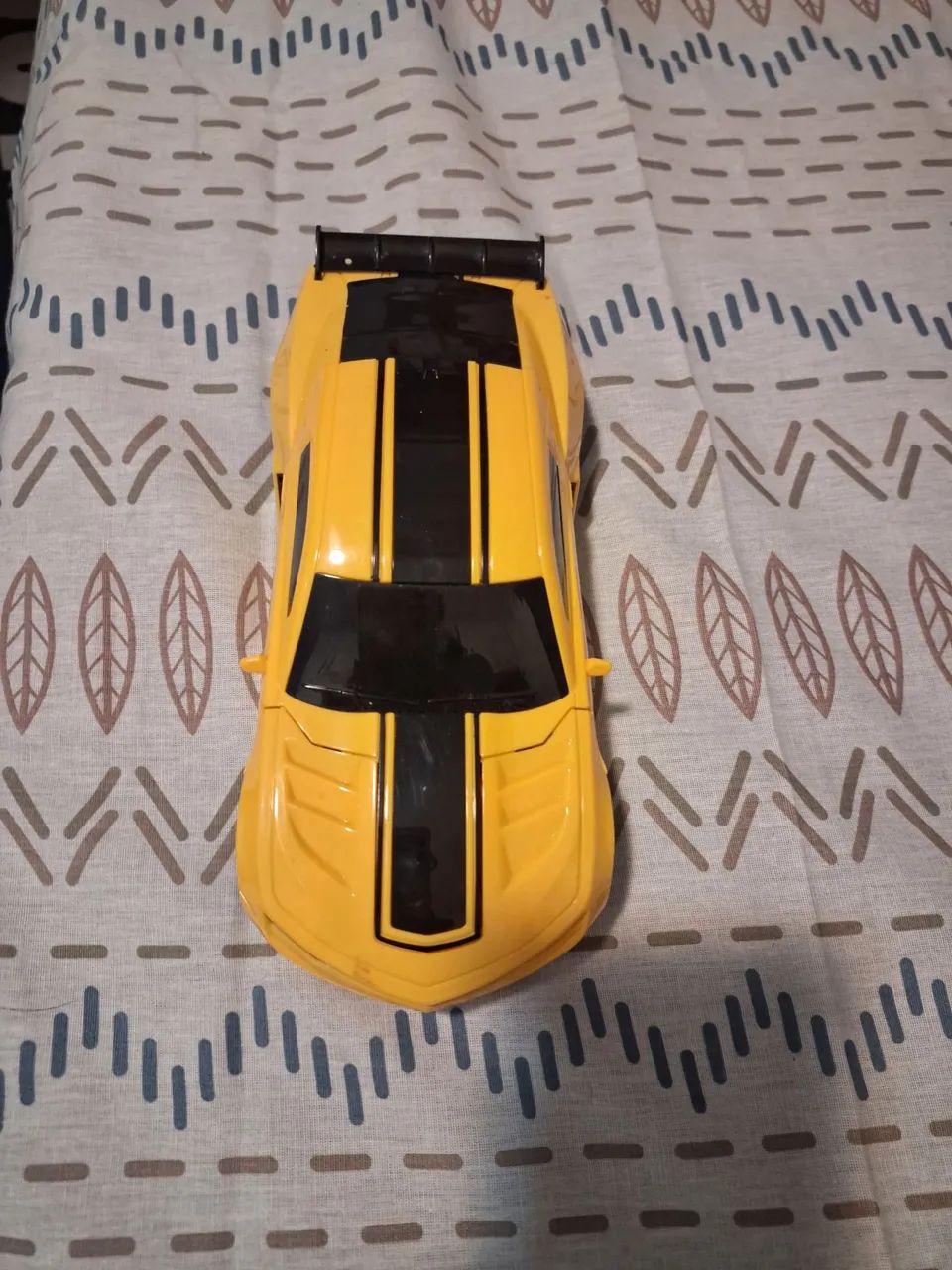 Super Robots Carrinho Camaro Transformers vira robô  - Foto 2