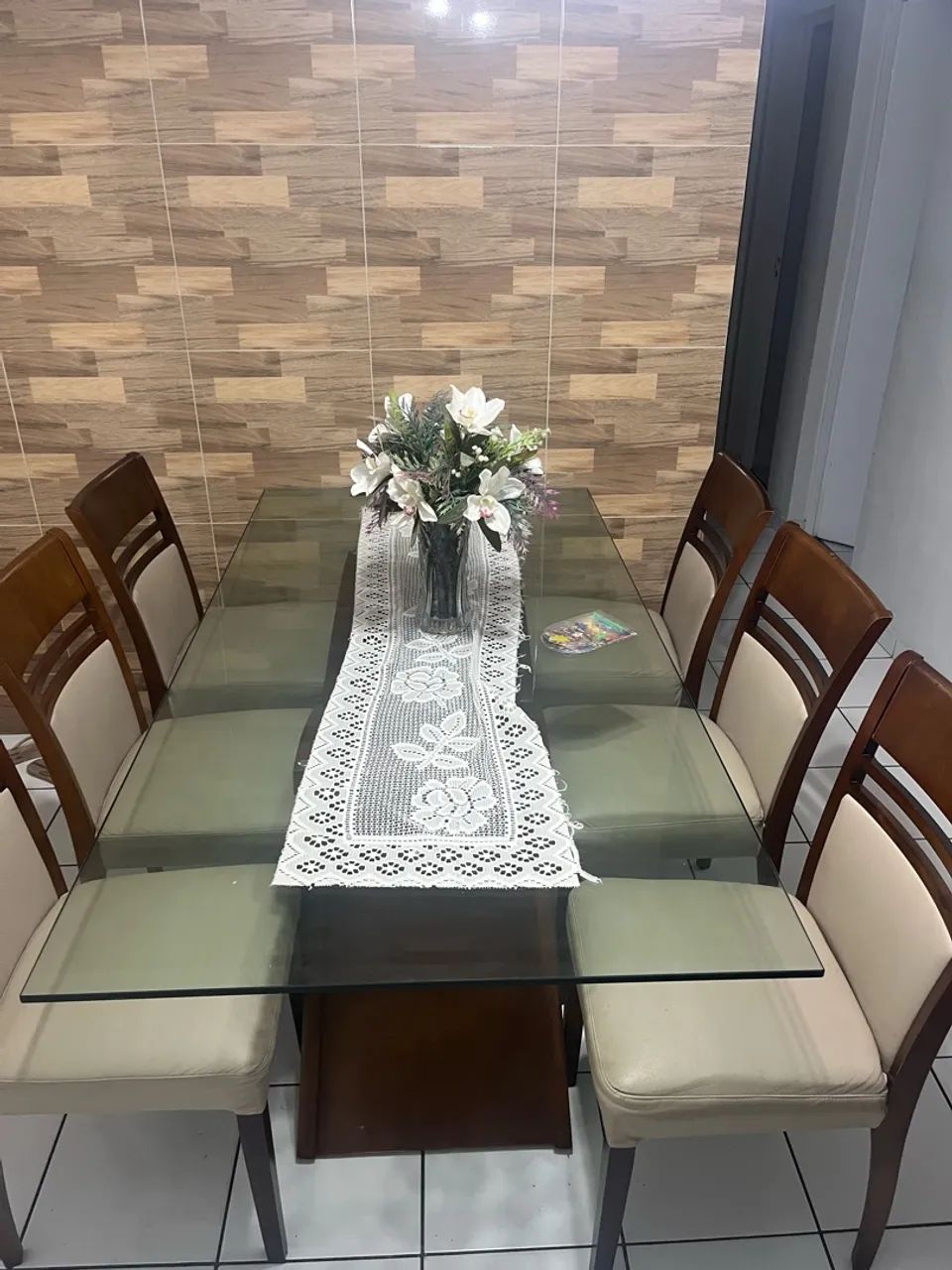 Mesa de 6 cadeiras em perfeito estado ,madeira  - Foto 4