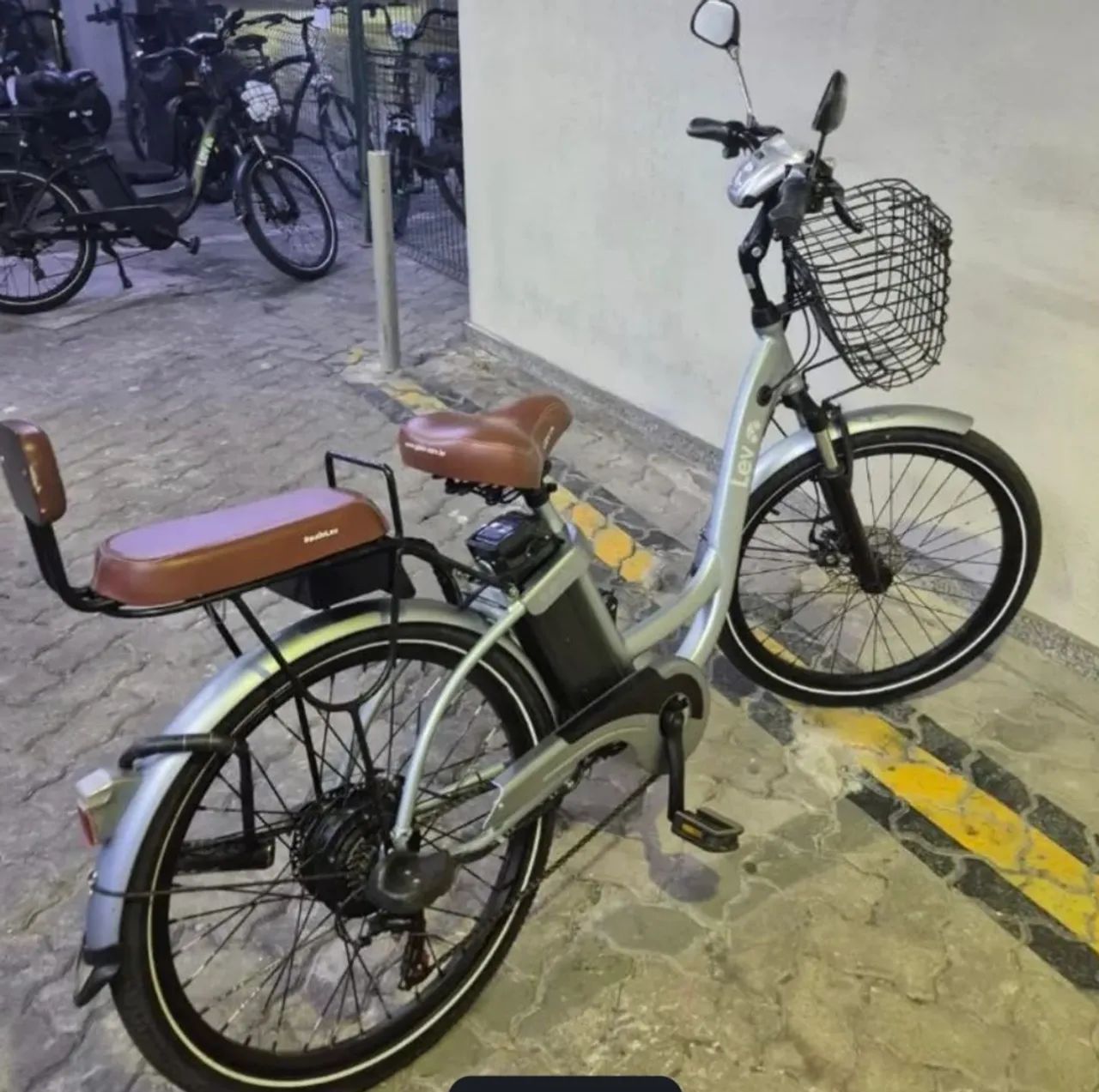 Bicicleta Elétrica Lev semi nova - Foto 2