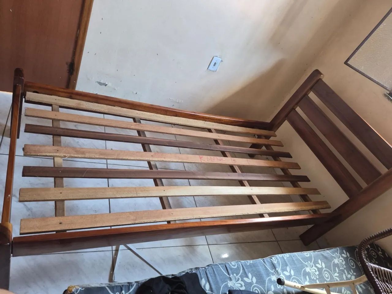 Vendo cama para solteiro ou crianças  - Foto 4