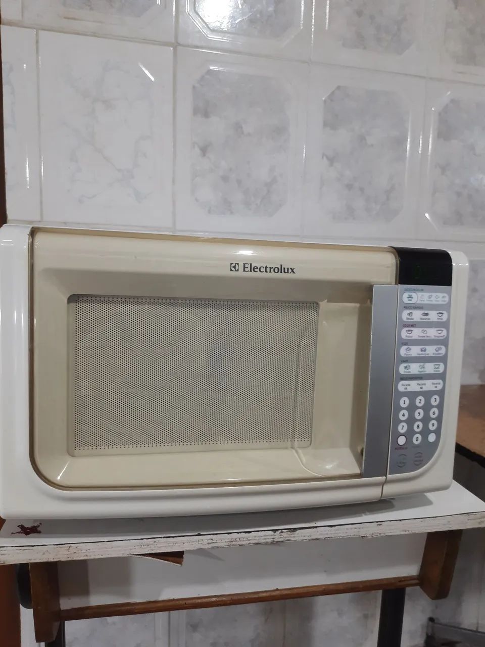 Micro-ondas Electrolux MEF41 31L 127v branco funciona tudo - ótimo estado, ACEITA CARTÃO 