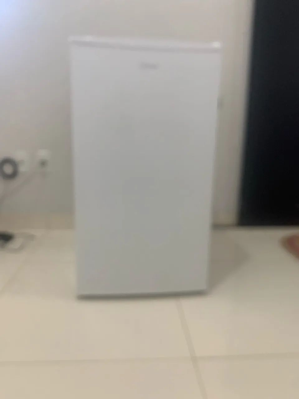 FRIGOBAR SEMI-NOVO
