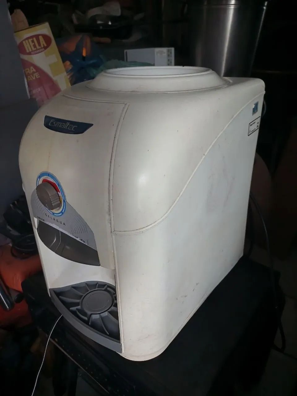Gelagua de coluna e mesa.