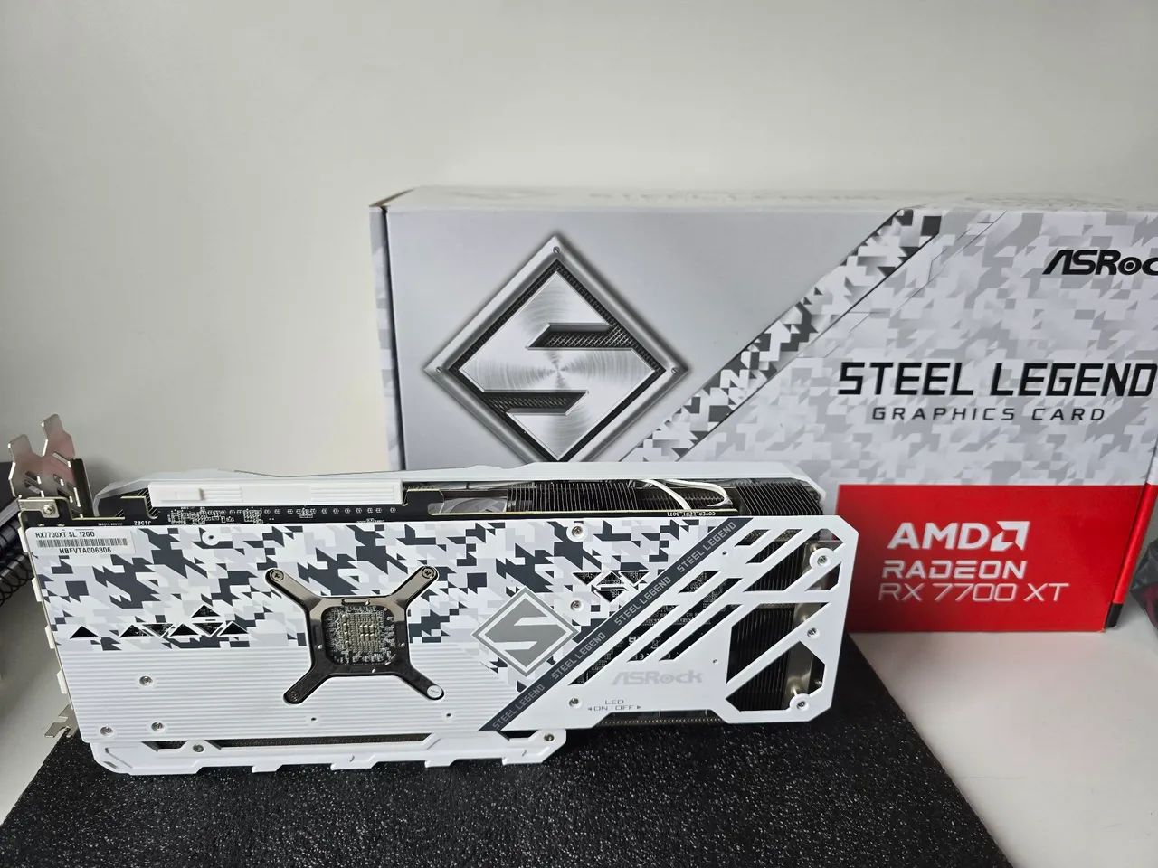 Placa Gráfica Asrock RX 7700XT Steel Legend  - Foto 3