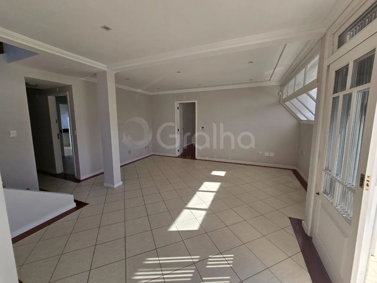 Casa de 284m² com 4 quartos sendo 2 suítes em Coqueiros - Foto 3