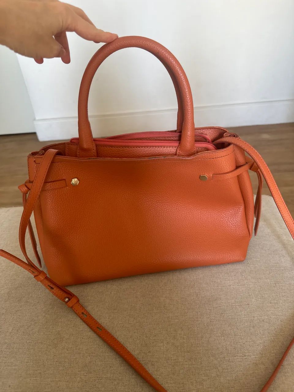 Bolsa couro tecnológico Arezzo semi nova 