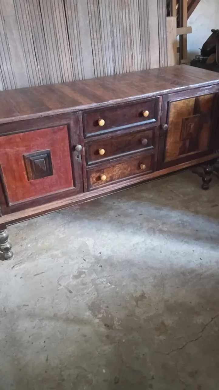 Vende-se buffet de madeira antigo