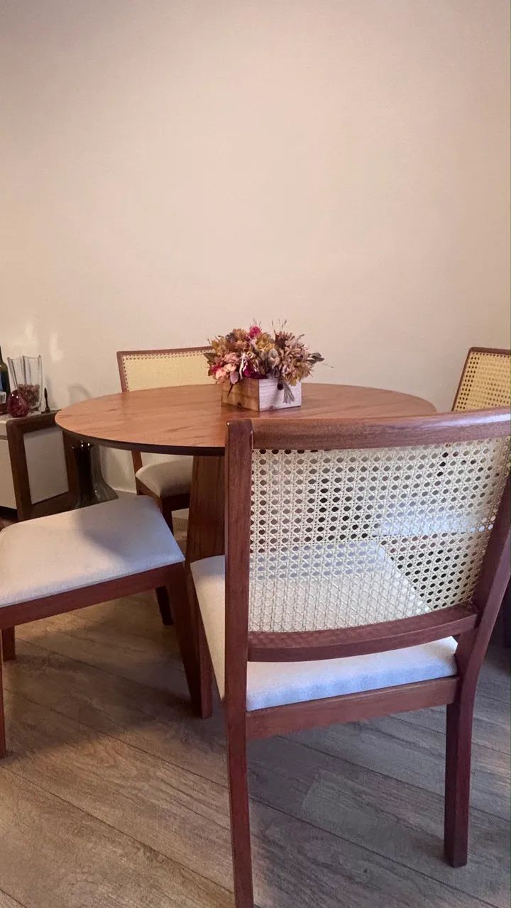 Mesa com cadeiras - Foto 2