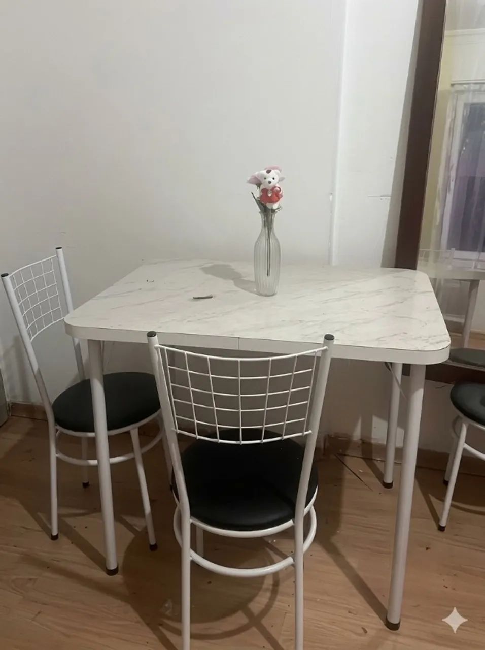 Mesa 4 cadeiras 
