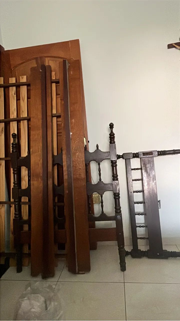 VENDE SE CAMA DE SOLTEIRO DE SUCUPIRA - Foto 3