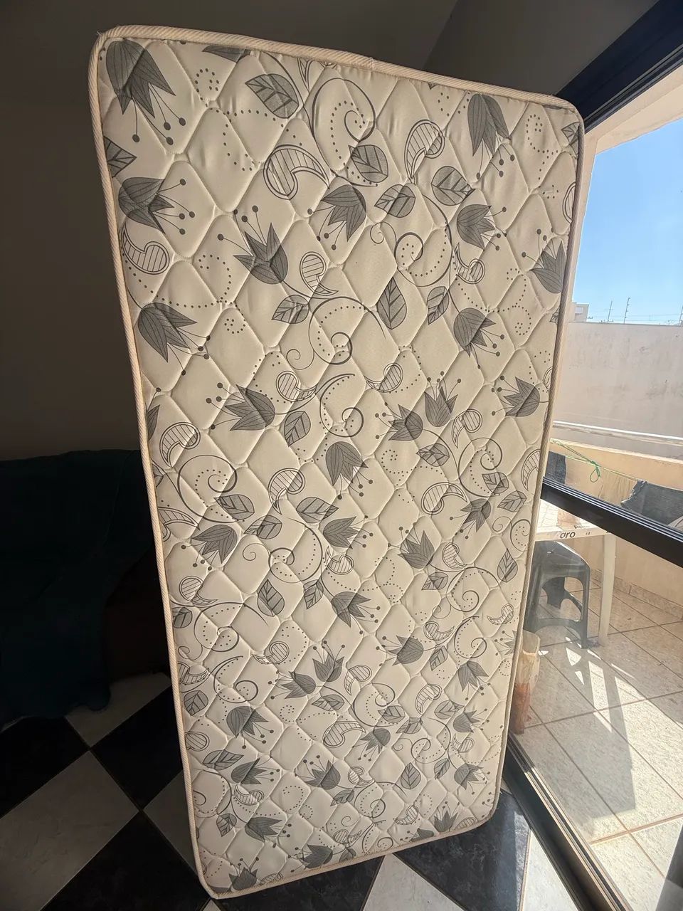 Cama Box - Muito nova, pouco usada