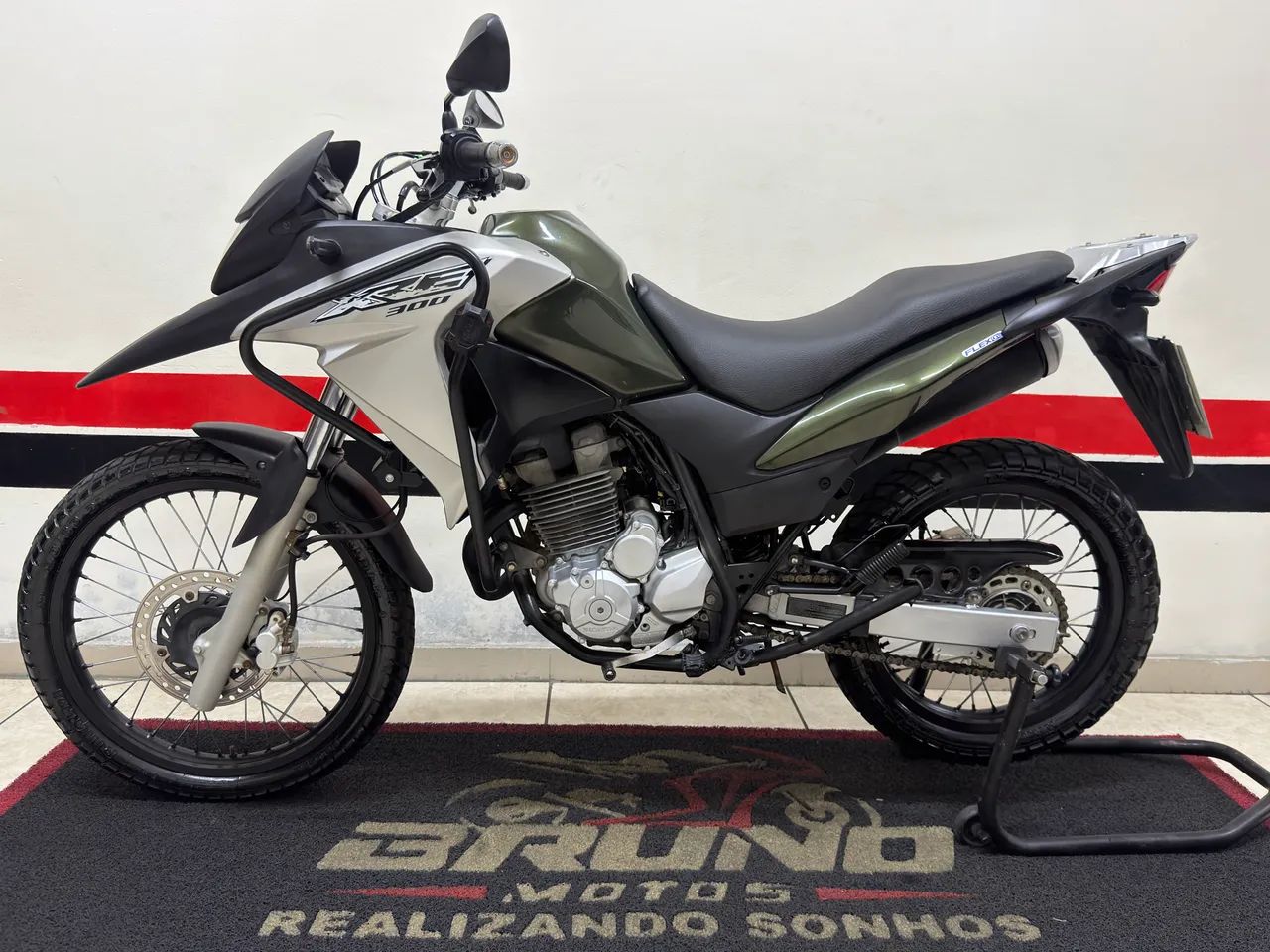 XRE 300c 2017  MUITO NOVA  ( DIVIDO EM 24 VEZES NO CARTÃO ) - Foto 8