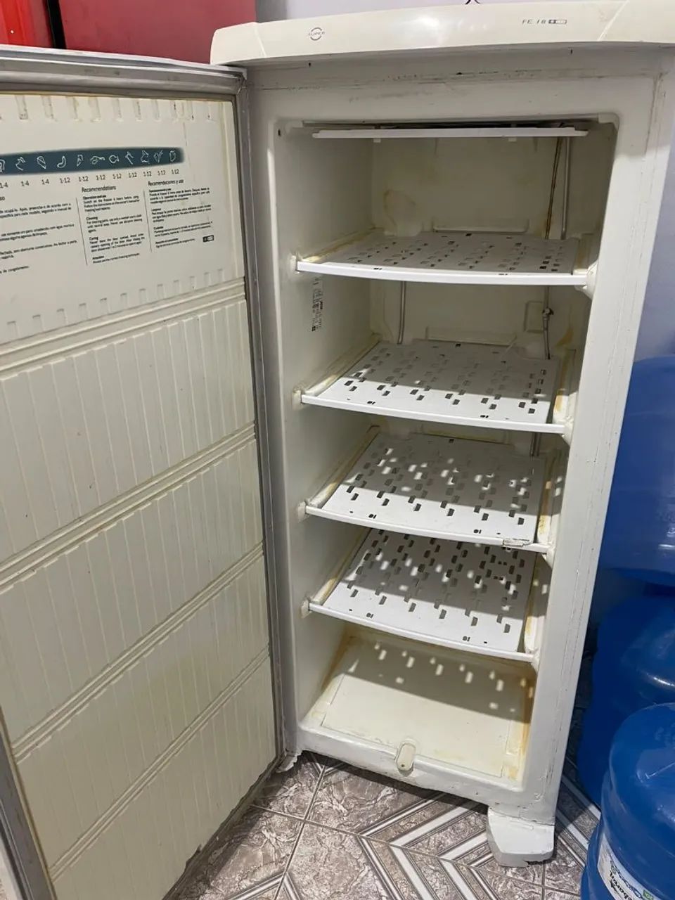 Freezer Vertical Electrolux FE18 - Foto 4