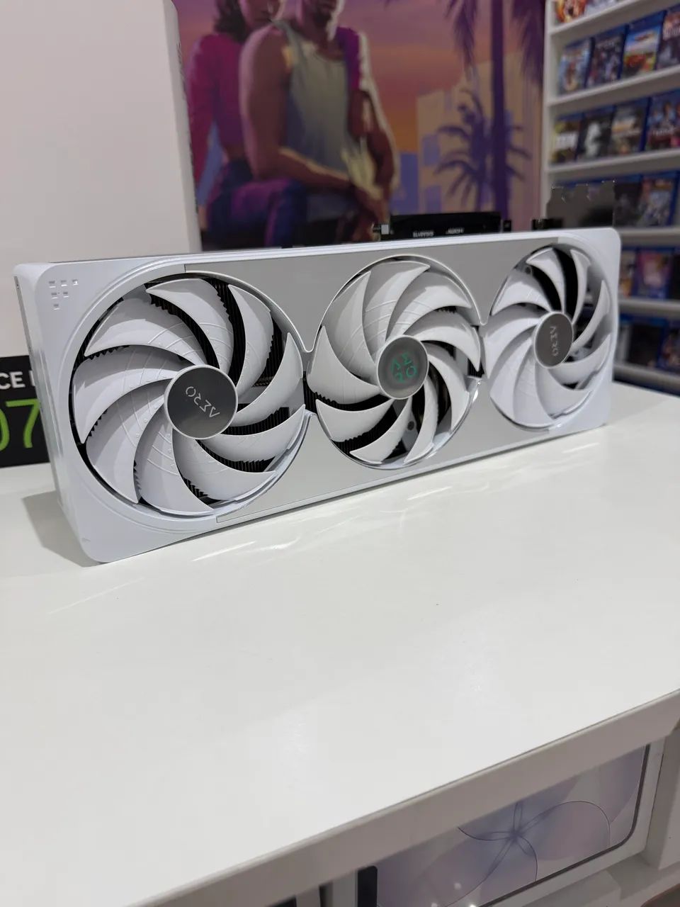 Placa de vídeo RTX 5070Ti Gigabyte - Foto 3