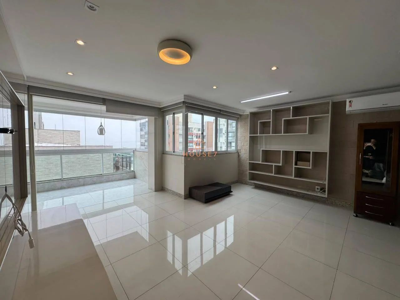 Cobertura linear 3 quartos com piscina privativa