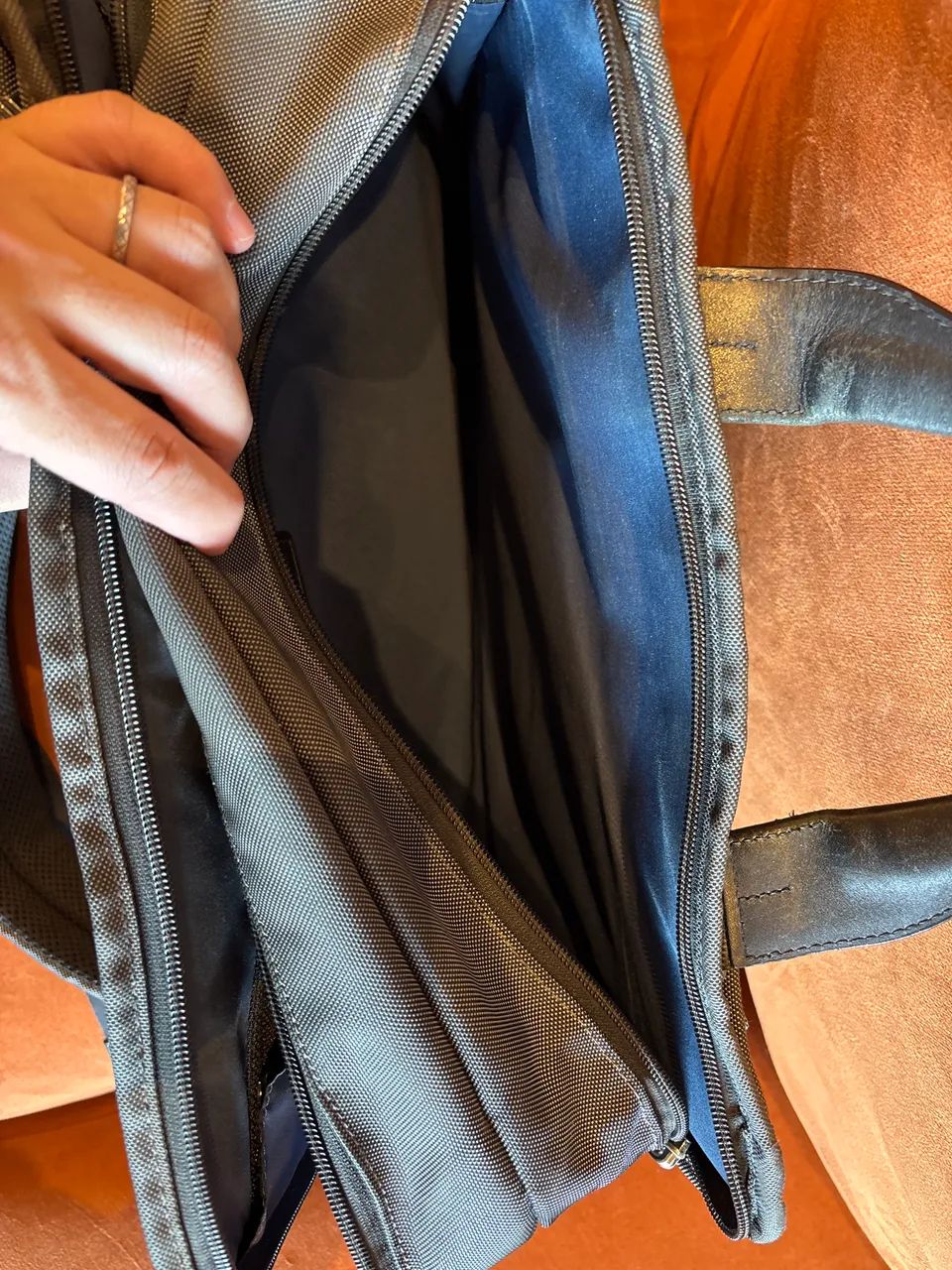 Mochila Executiva TUMI Original para Notebook - Cinza Grafite - Bom  Estado - Foto 4