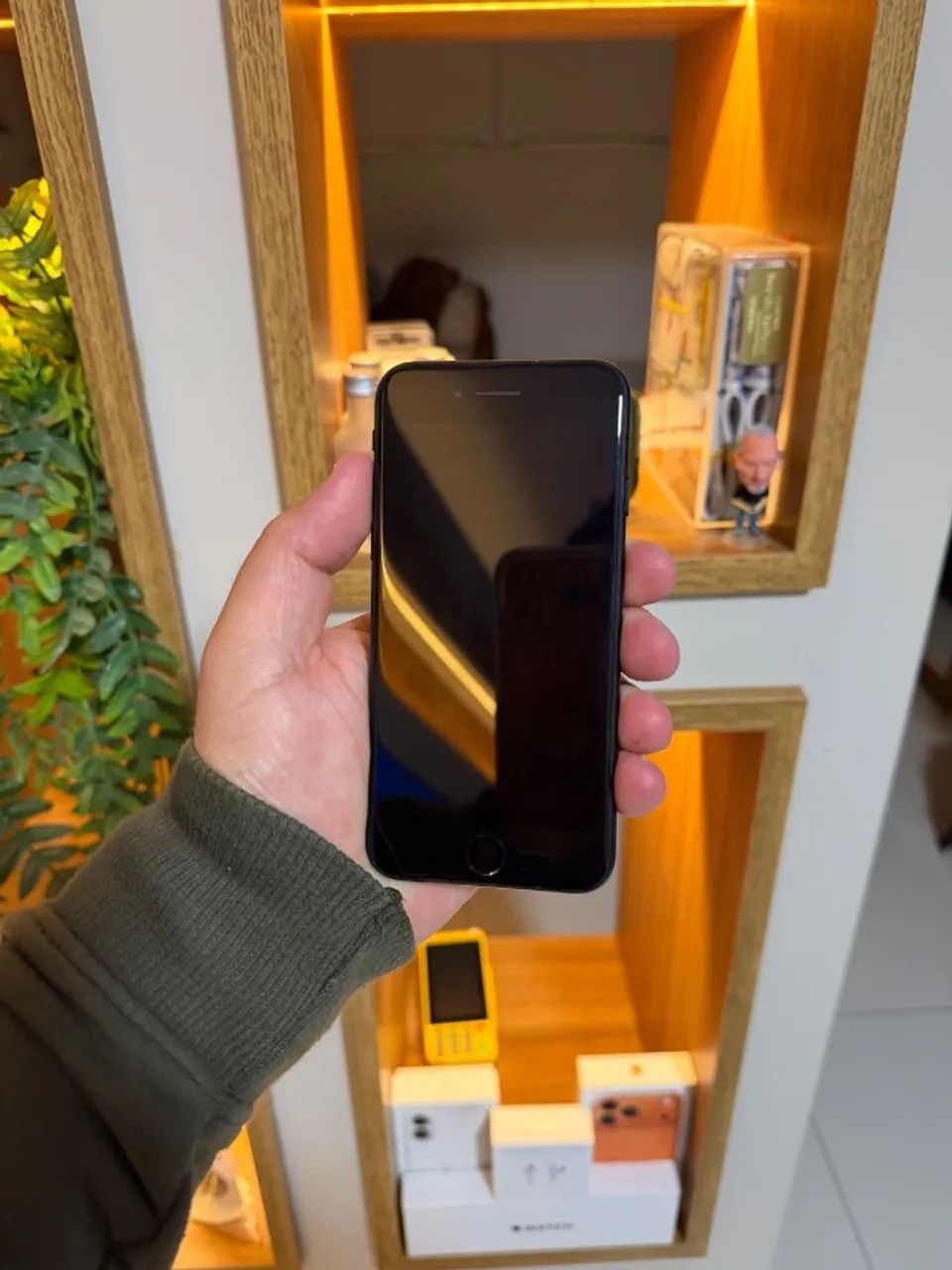 iPhone SE (2a geração) 64GB - Foto 2