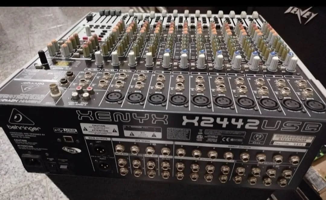 Mesa de som analógica Behringer  - Foto 4