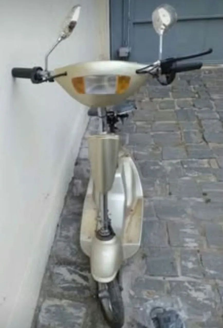 Scooter Elétrica Antiga Prateada - Para Restaurar / Decoração - Foto 3