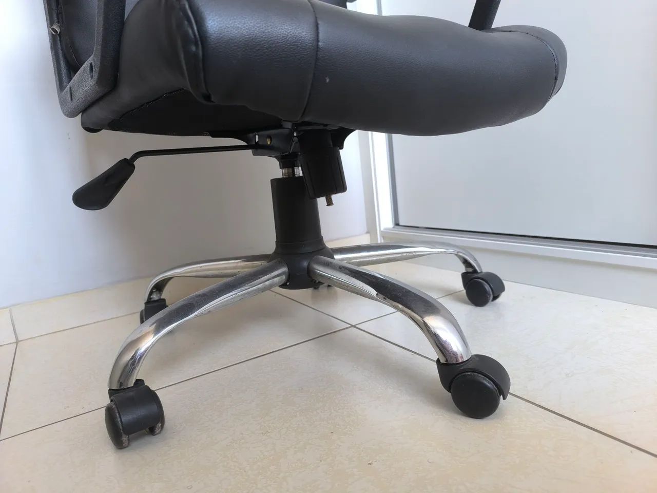 Cadeira com defeito  - Foto 2