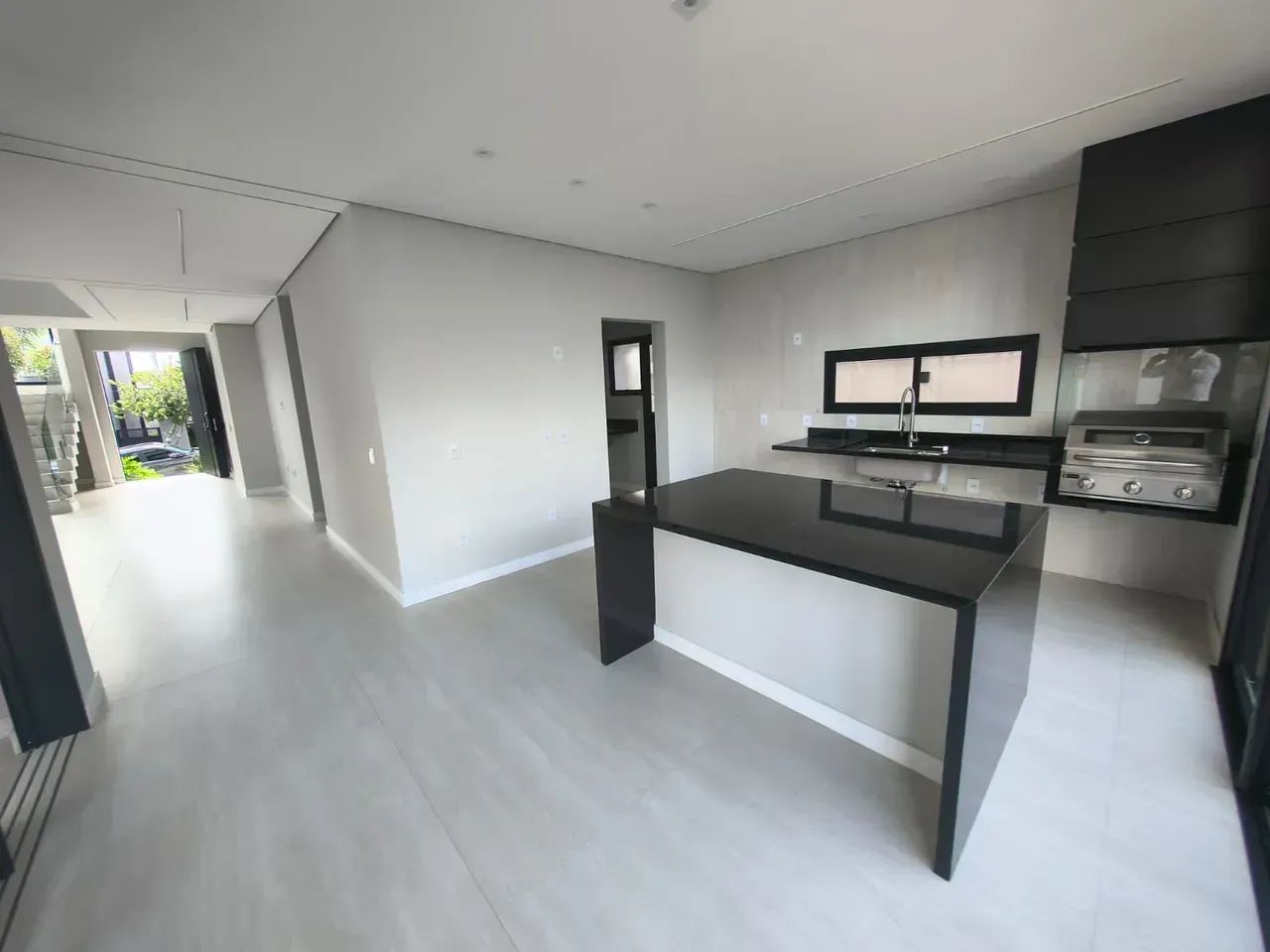 Linda casa nova com piscina, espaço gourmet com churrasqueira e sauna - Foto 5