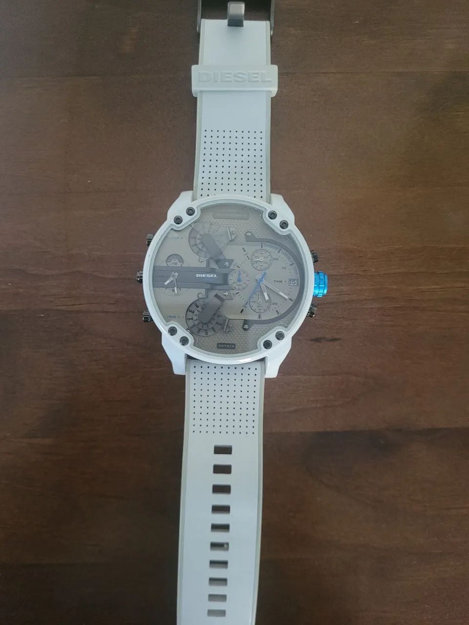 Relogio diesel original branco sem marcas de uso por o peço  - Foto 2
