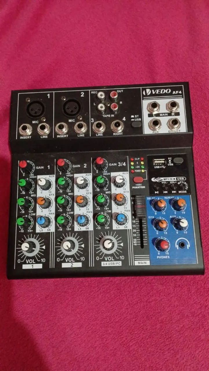 Vende-se mesa de som 