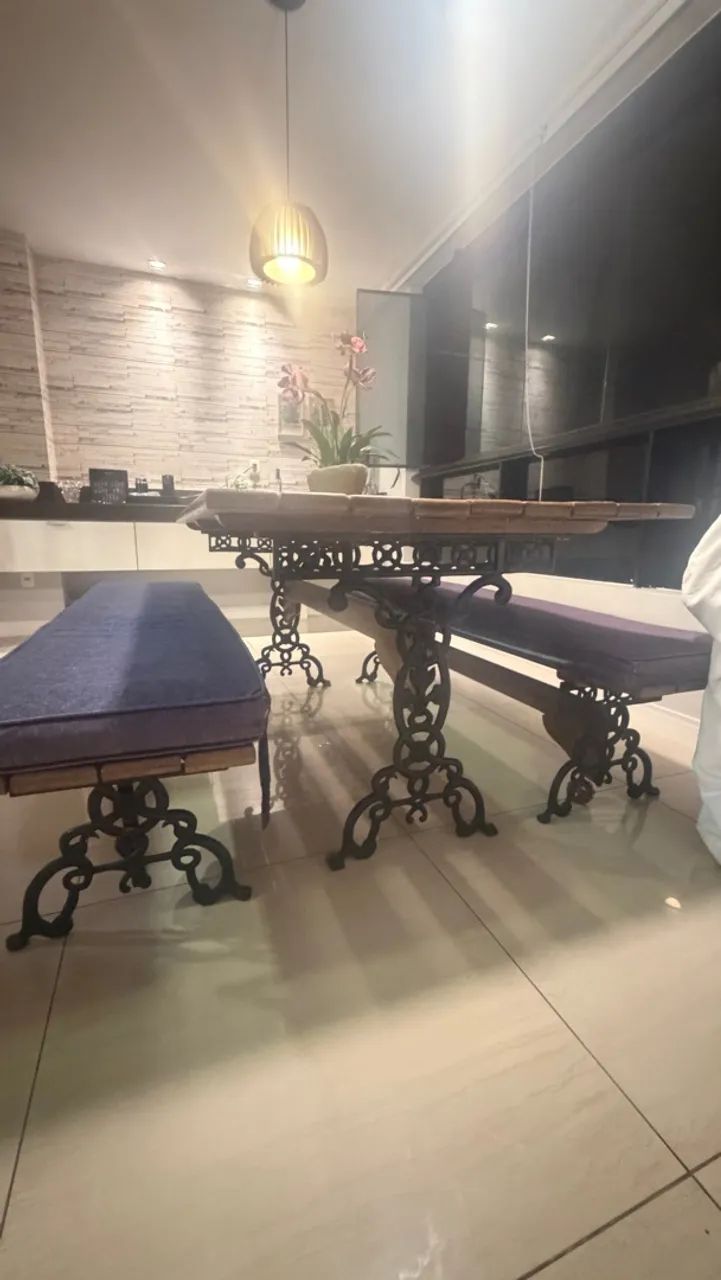 Mesa de madeira maciça com ferro fundido - Foto 2