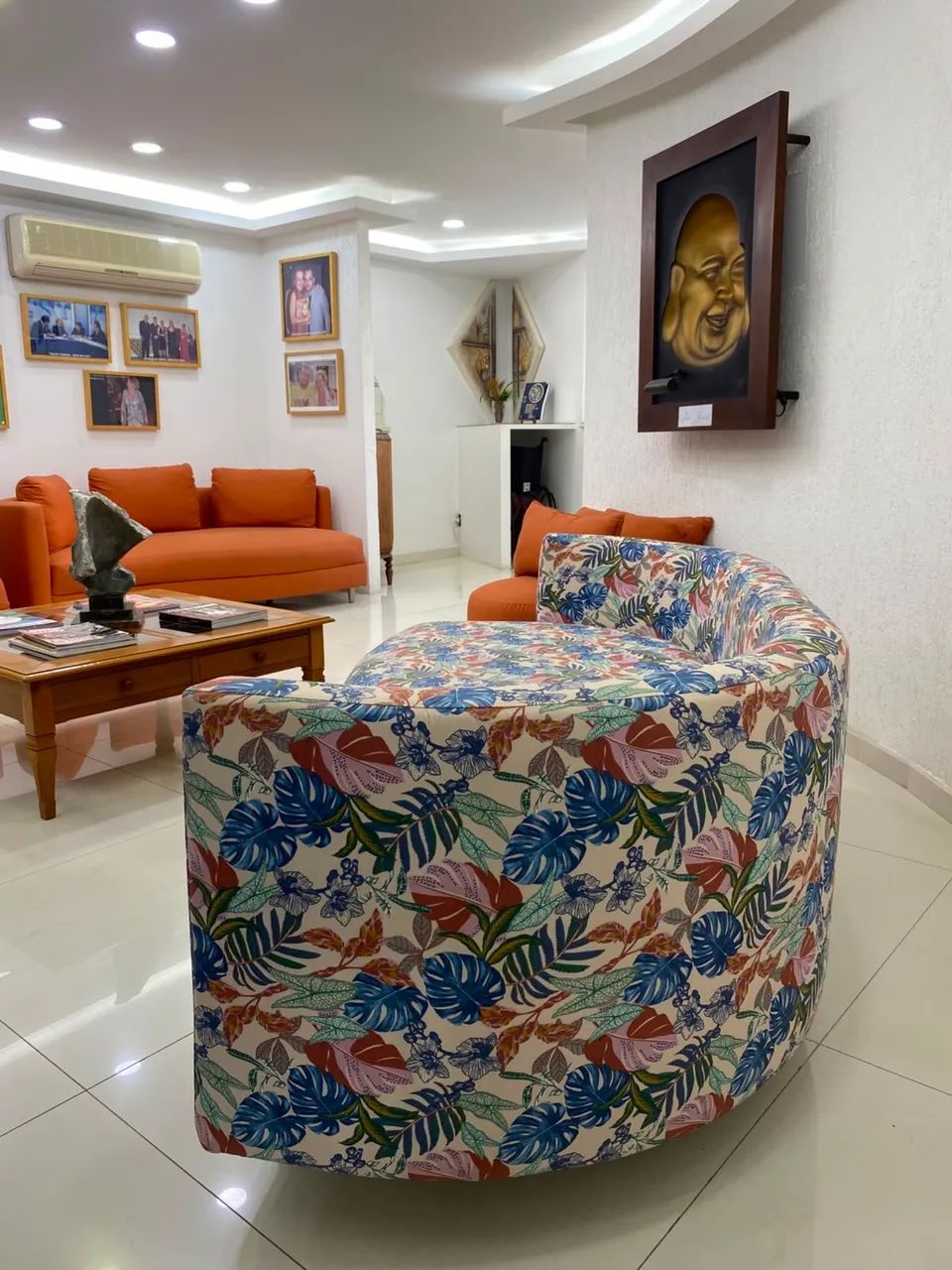 Sofá Curvo Estampado Floral - Foto 2