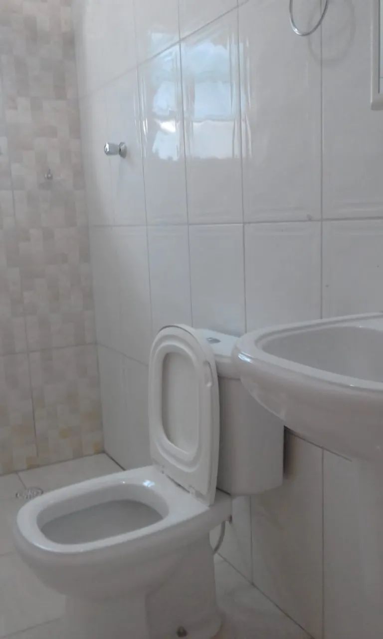 Belo imóvel a venda, com DUAS casas amplas no lote.  - Foto 5