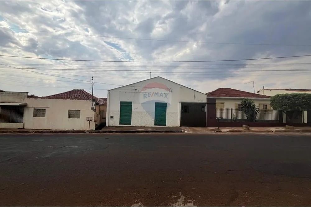 Ponto Comercial Para Locação, Com Cinco Cômodos no Centro em Ituiutaba-MG. - Foto 4