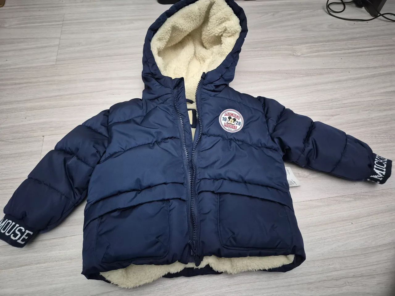 Jaqueta forrada para bebê.