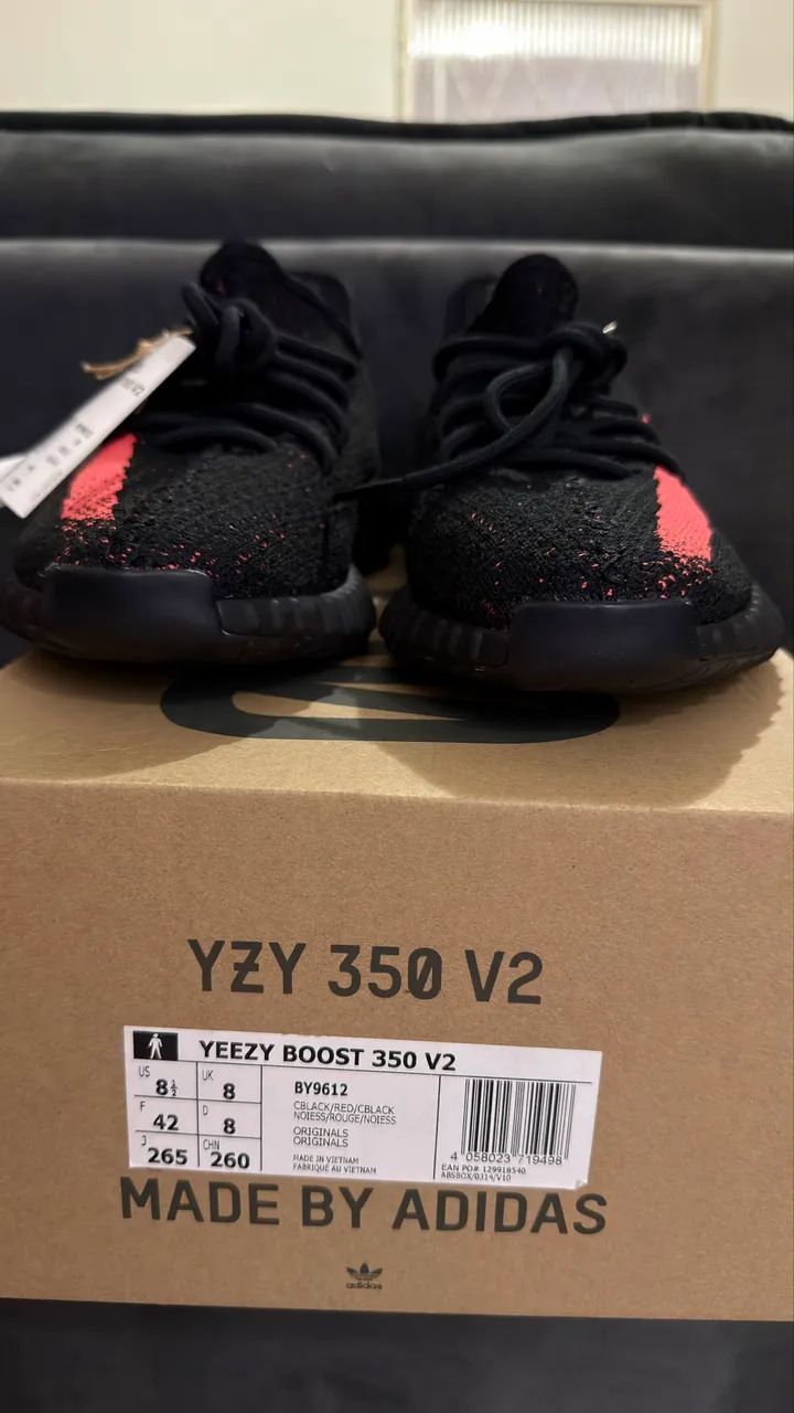 Yeezy Boost 350 v2 Core Black Red  - Foto 5