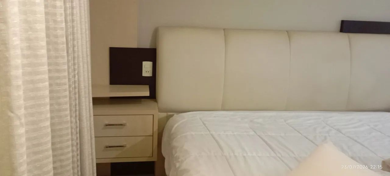 Cabeceira com criado mudo para cama king - Foto 2