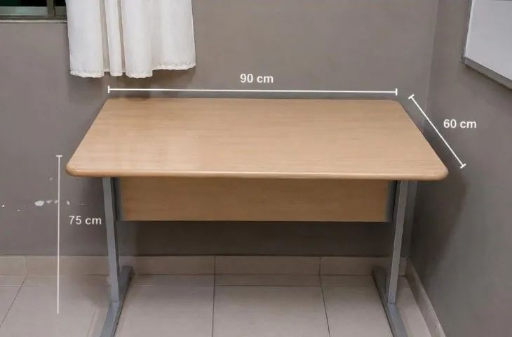 Mesa de Escritório / Estudos - 90 × 60 × 75 cm