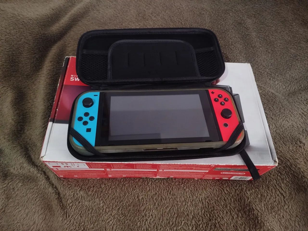 Nintendo Switch V1 usado com estojo + Suporte para Joy-Cons + Capa + FIFA 18 - Foto 5
