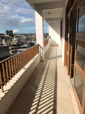 Excelente apartamento amplo,varanda, dependência completa - Foto 4
