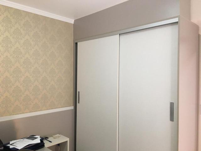 Lindo apartamento no Ed. Harmonia - Semi mobiliado, anda alto, sol da manhã, 2 vagas - Foto 15