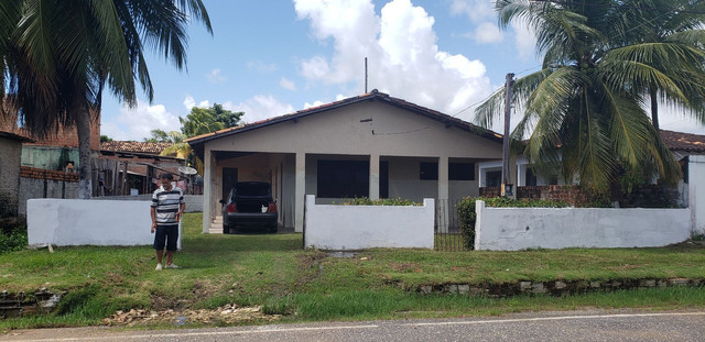 Vendo ou troco casa grande em bairro nobre de salinas LEIA