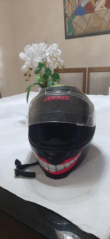 Capacete semi-novo Axxis