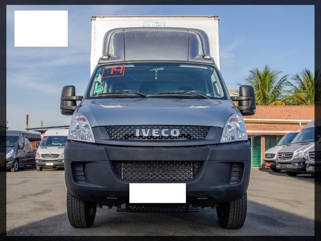 IVECO DAILY 35S14 COM BAÚ ANO 2014