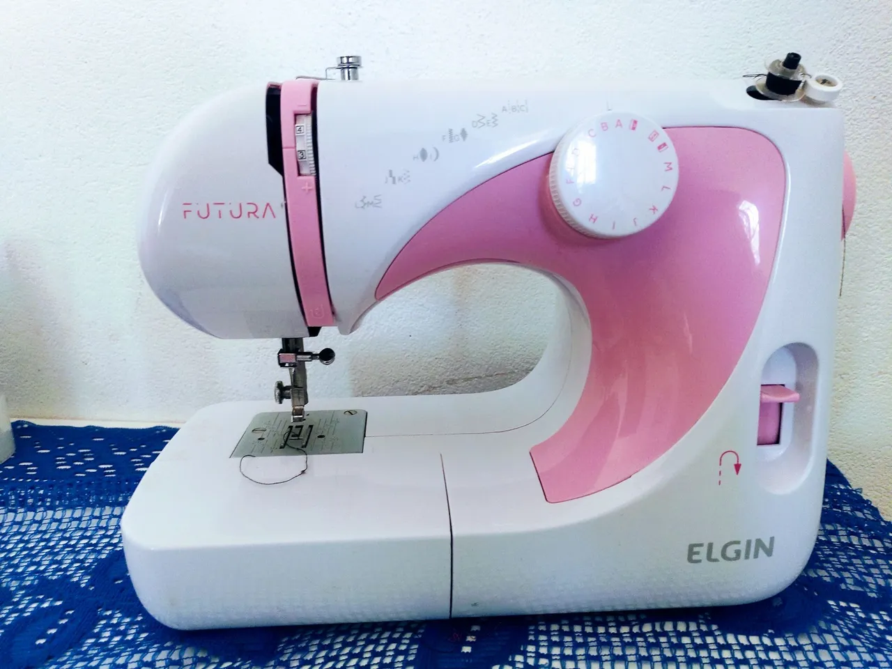 Máquina de Costura Elgin Futura JX-2040