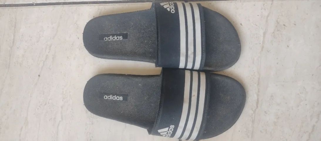 Bota de marca Drone estilosa e chinelo Adidas  - Foto 4
