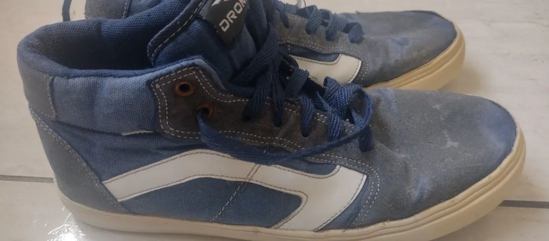 Bota de marca Drone estilosa e chinelo Adidas  - Foto 3