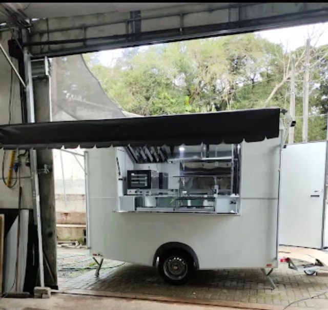 Trailer 3x2 pronto para trabalhar