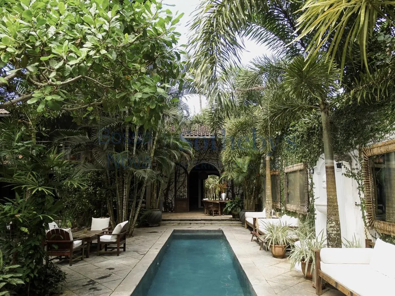 Casa em localização cobiçada ao lado do Quadrado