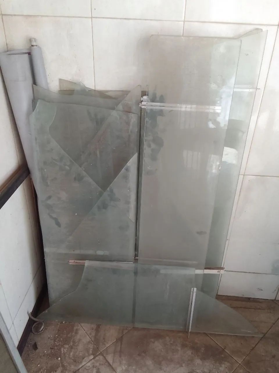 Vidros quebrados para REAPROVEITAMENTO.